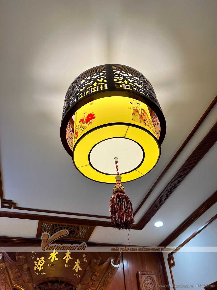 Lắp đặt đèn trần trang trí phòng thờ gỗ hương DG10 tại Quảng Ninh > Ánh sáng đèn vừa phải 