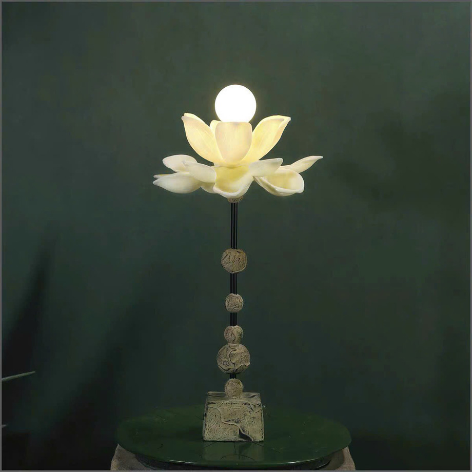 30+ mẫu đèn trang trí phòng thờ hình hoa sen hot nhất 2023 > Mẫu đèn thờ hoa sen kích thước bé sang trọng và độc đáo 2023