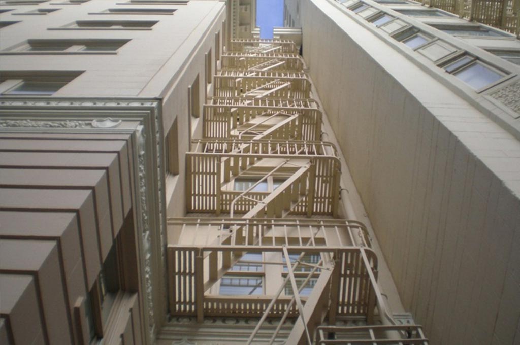 Tiêu chuẩn thiết kế PCCC văn phòng mới nhất > Đảm bảo tiêu chuẩn thiết kế lối thang thoát hiểm
