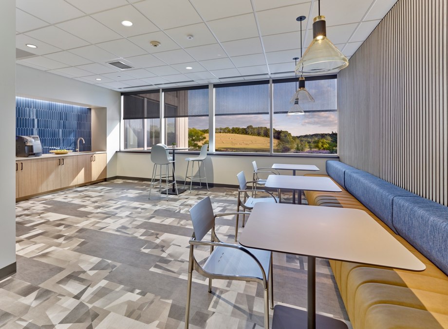 Cải tạo thiết kế văn phòng cho thuê 1000m2 tại Luxury Building Võ Chí Công