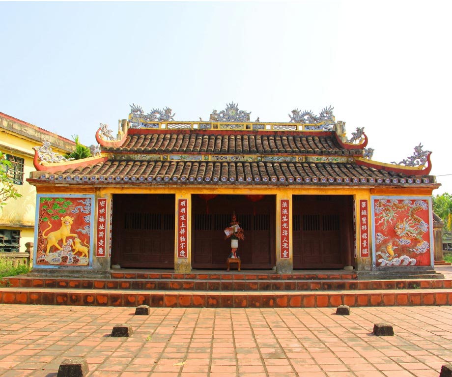 Đình làng là nơi thờ phụng ai?