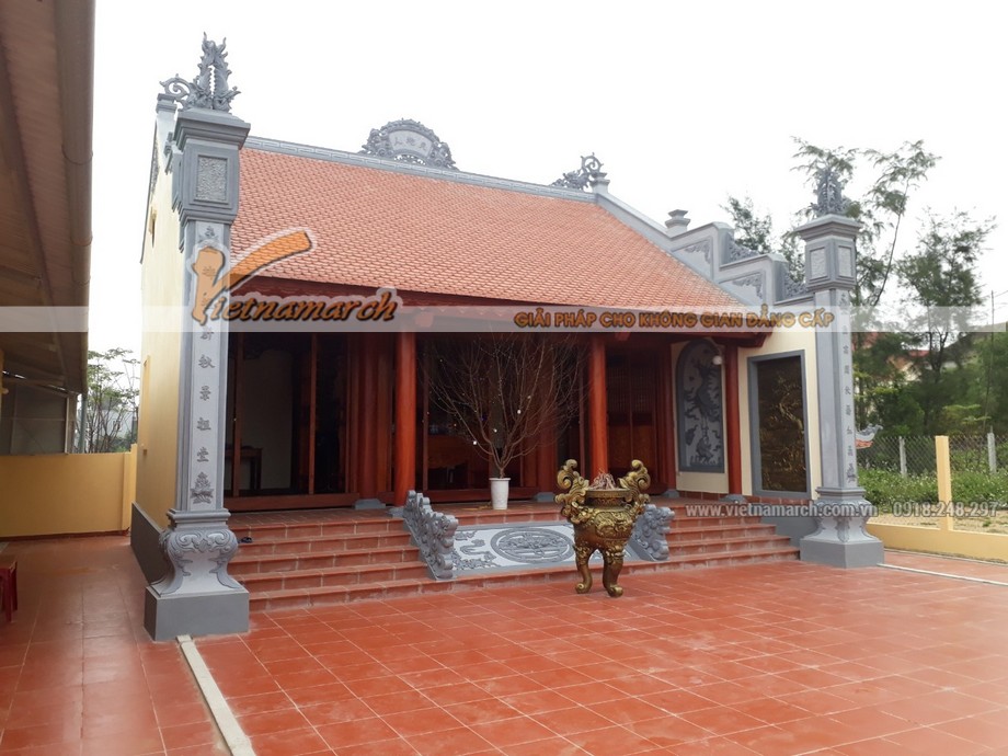 Thi công xây dựng nhà thờ họ tại Kim Sơn – Ninh Bình > Toàn bộ phần xà ngang được làm từ gỗ.
