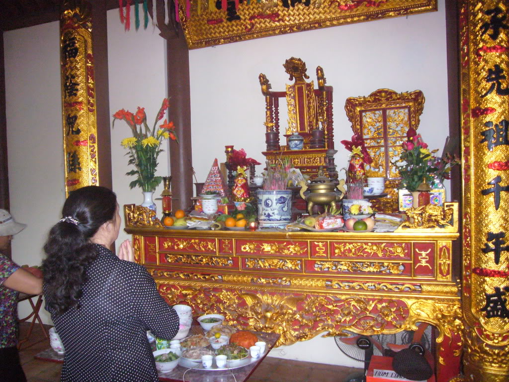 Phong tục thờ cúng của người Hoa có gì khác với người Việt