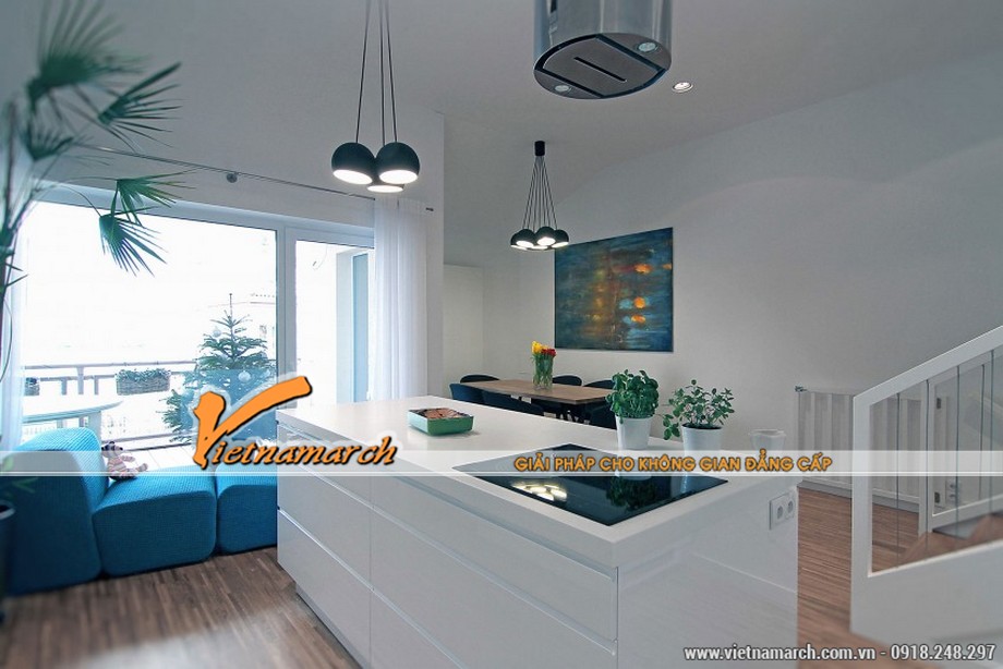 Thiết kế nội thất nhà lô phố hiện đại ở Ba Đình, Hà Nội > Nội thất phòng bếp được thiết kế đơn giản, sử dụng cây xanh để tăng vẻ đẹp cho căn phòng