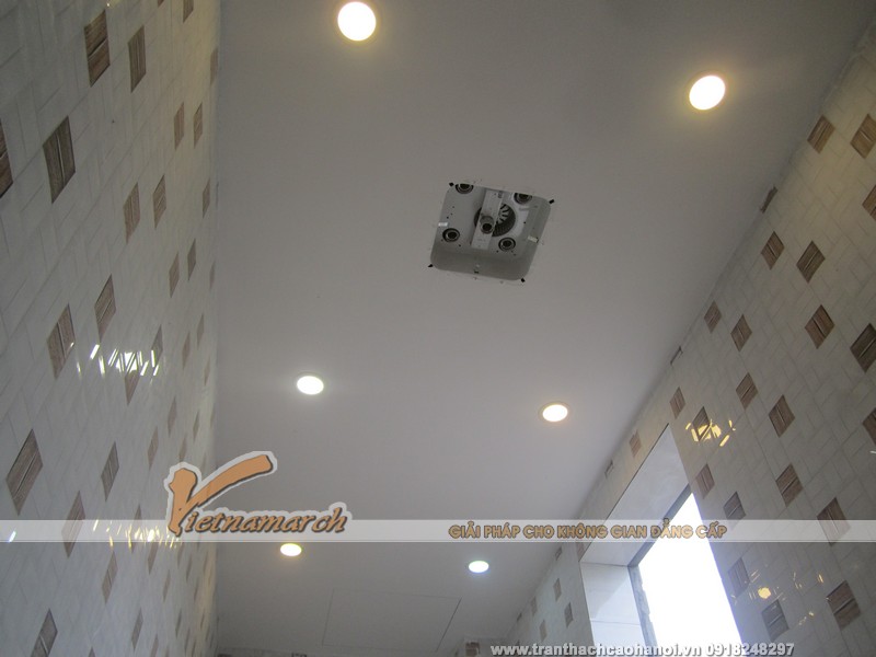 Làm trần thạch cao cho nhà ống 4 tầng tại quận Thanh Xuân > Hoàn thiện trần thạch cao chống ẩm và đèn led âm trần cho phòng tắm