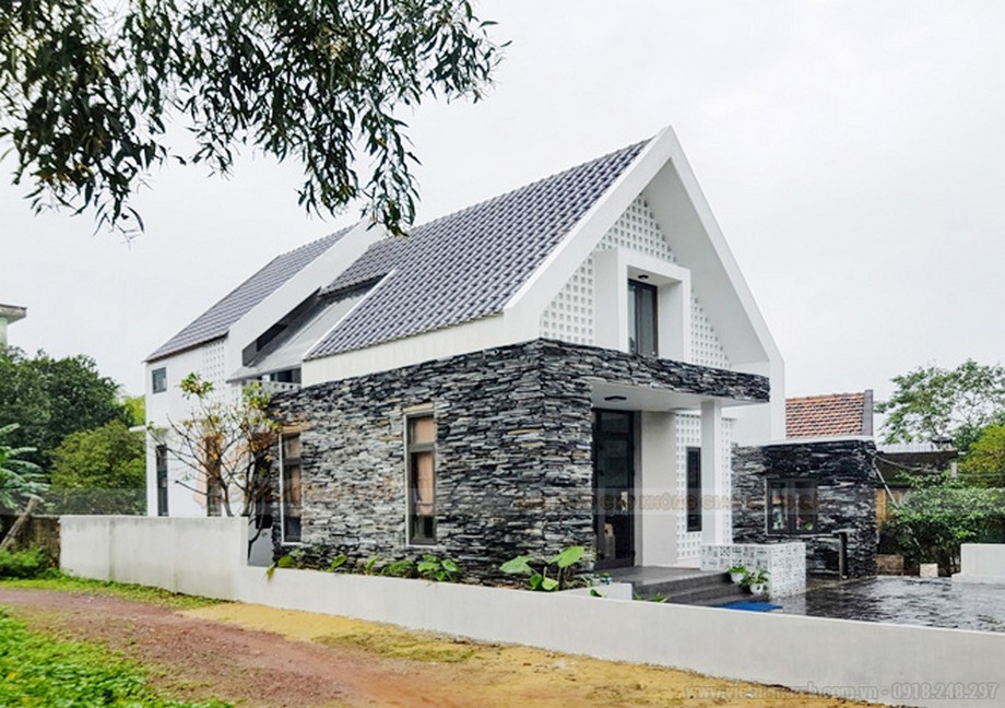 Ngôi nhà 2 tầng mái thái vẫn đang là xu hướng được yêu thích với thiết kế độc đáo và đẳng cấp. Mái nhà kiểu Thái tradionnal design sẽ làm cho ngôi nhà của bạn trông nổi bật và tạo điểm nhấn cho kiến trúc của ngôi nhà.