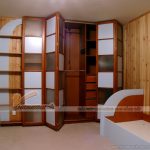 Những mẫu tủ quần áo bằng gỗ tự nhiên cho không gian phòng ngủ sang trọng hơn
