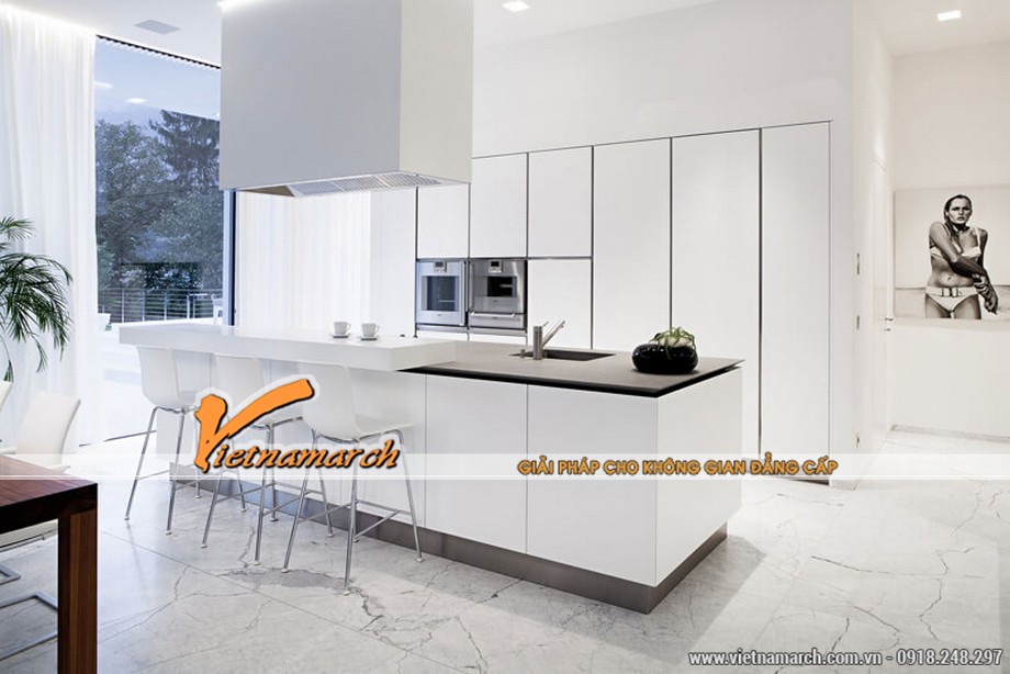 Gợi ý những mẫu tủ bếp cao cấp màu trắng đẹp tinh tế cho không gian bếp hiện đại > tu-bep-mau-trang-dep-tinh-te-05