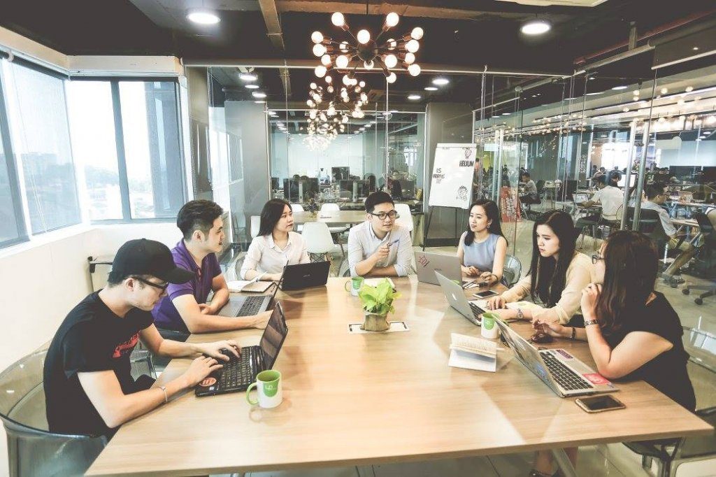 Không gian làm việc chung Coworking Space hiện đại, hiệu quả và sáng tạo cho một văn phòng ở Hà Nội > 