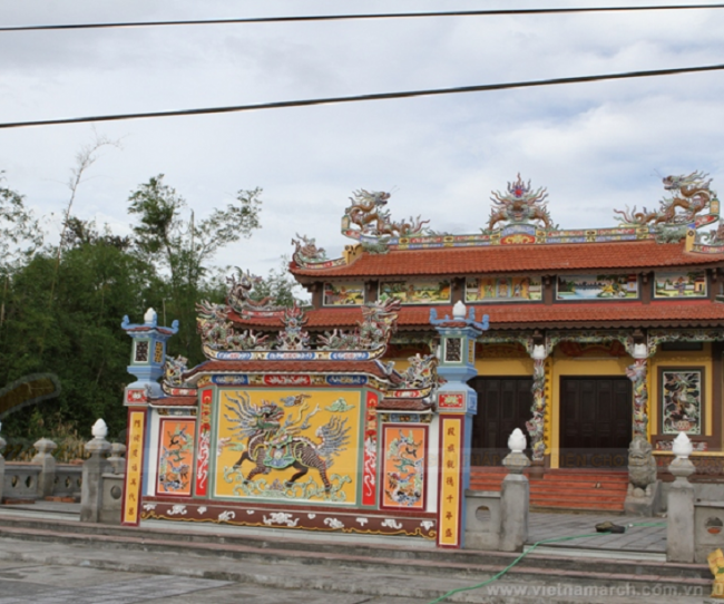 Bình phong nhà thờ họ