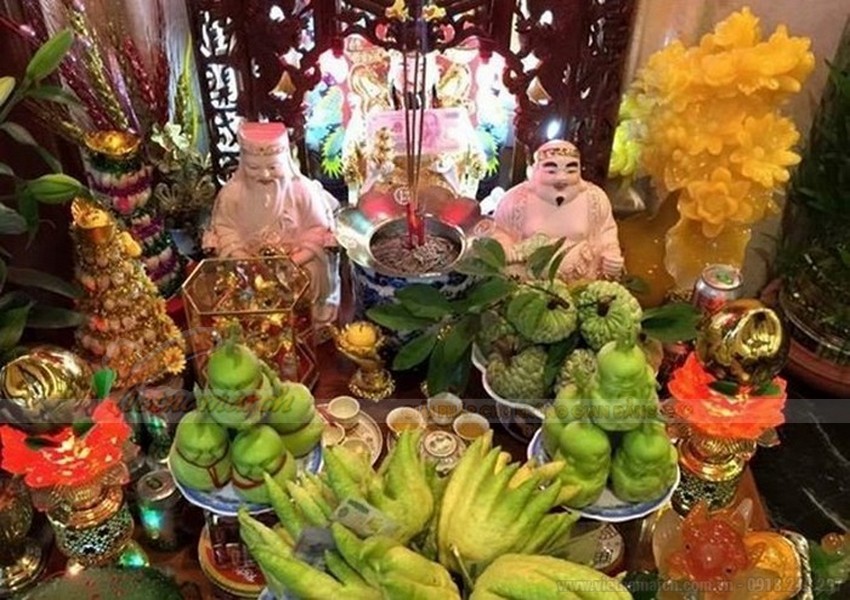 Địa chỉ mua bàn thờ thần tài đẹp và uy tín ở Hà Nội > Rất nhiều gia đình lập bàn thờ thần tài ngay trong nhà