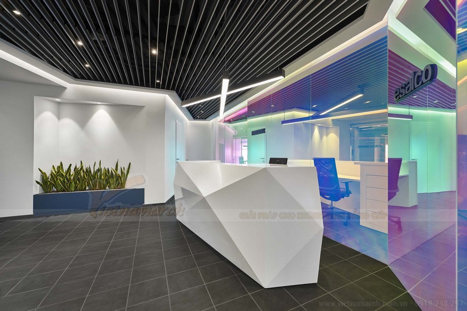 Khám phá nội thất văn phòng mở xu hướng coworking space thiết kế sắc nét ấn tượng có 1-0-2 > Thiết kế trần nhà độc đáo với khung boron thô tự nhiên sơn màu xám