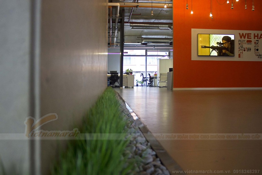 Dự án thiết kế coworking space năng động tái tạo năng lượng cho nhân viên hoàn hảo > Thiết kế trang trí hành lang, trần nhà, sàn nhà đẹp trong không gian coworking space