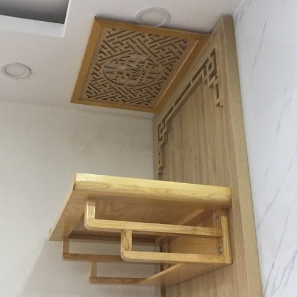 mẫu bàn thờ treo tường có tấm chắn chống ám khói được thiết kế 2 tầng gồm phần mặt bàn thờ có kết hợn với ngăn nhỏ ở dưới hết sức tiện lợi