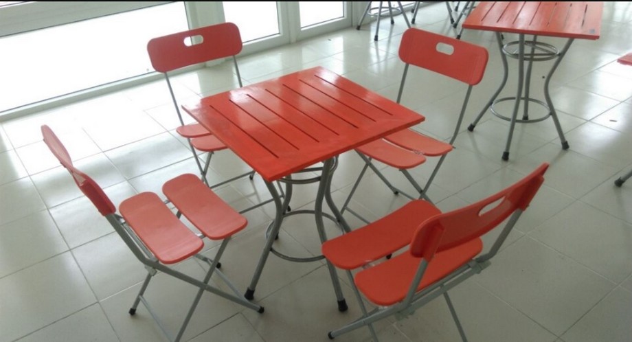 Những mẫu bàn ghế quán ăn vặt gây ấn tượng khó quên với khách hàng > Mẫu bàn ghế quán ăn vặt nhựa