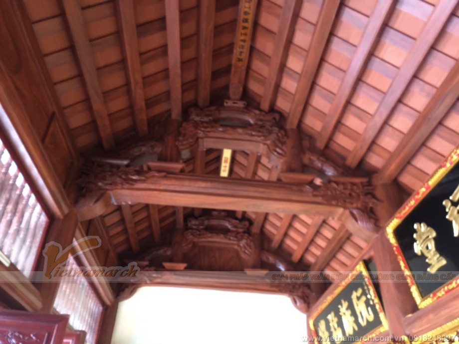 Nhà thờ họ bê tông giả gỗ 3 gian với kiến trúc nội thất truyền thống