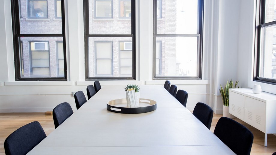 Cách làm mới phòng họp trong không gian làm việc chung hiệu quả tức thì! > Dọn phòng họp trong coworking space