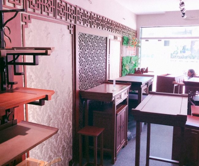 Cửa hàng bàn thờ chung cư gỗ gõ, gỗ sồi cao cấp, chuẩn thước lỗ ban 61 Nguyễn Xiển