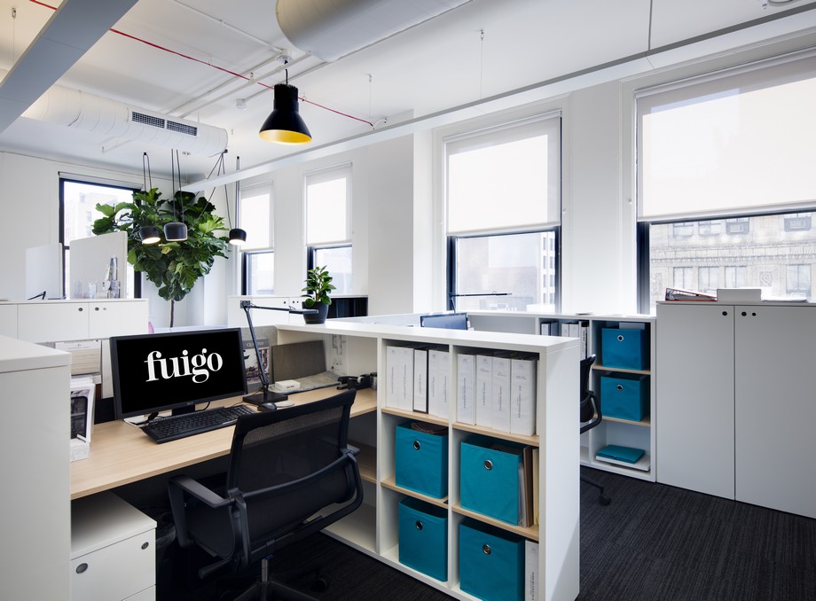 Không gian làm việc chung coworking space dành riêng cho nhà thiết kế > Thiết kế bàn ghế vách ngăn văn phòng