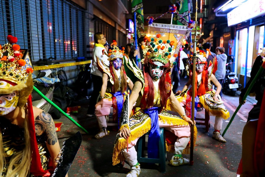 Nghi thức thực hiện lễ hội ma -Cúng cô hồn độc đáo ở Đài Loan