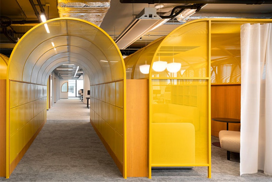 39 ý tưởng trang trí nội thất văn phòng đẹp > Ý tưởng trang trí nội thất văn phòng tông màu vàng nổi bật