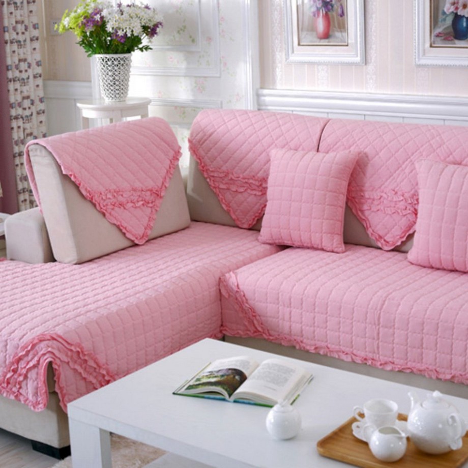 35 mẫu ghế sofa màu hồng ấn tượng cho phòng khách , phòng ngủ thêm phần lãng mạn! > Màu ghế sofa hồng này đậm hơn màu ghế trên nhưng về phong cách khá tương đồng