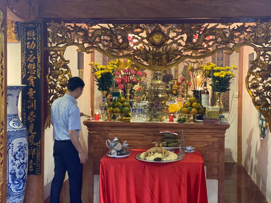 Làm lễ cúng Rằm tháng Giêng tại nhà thờ họ Trần