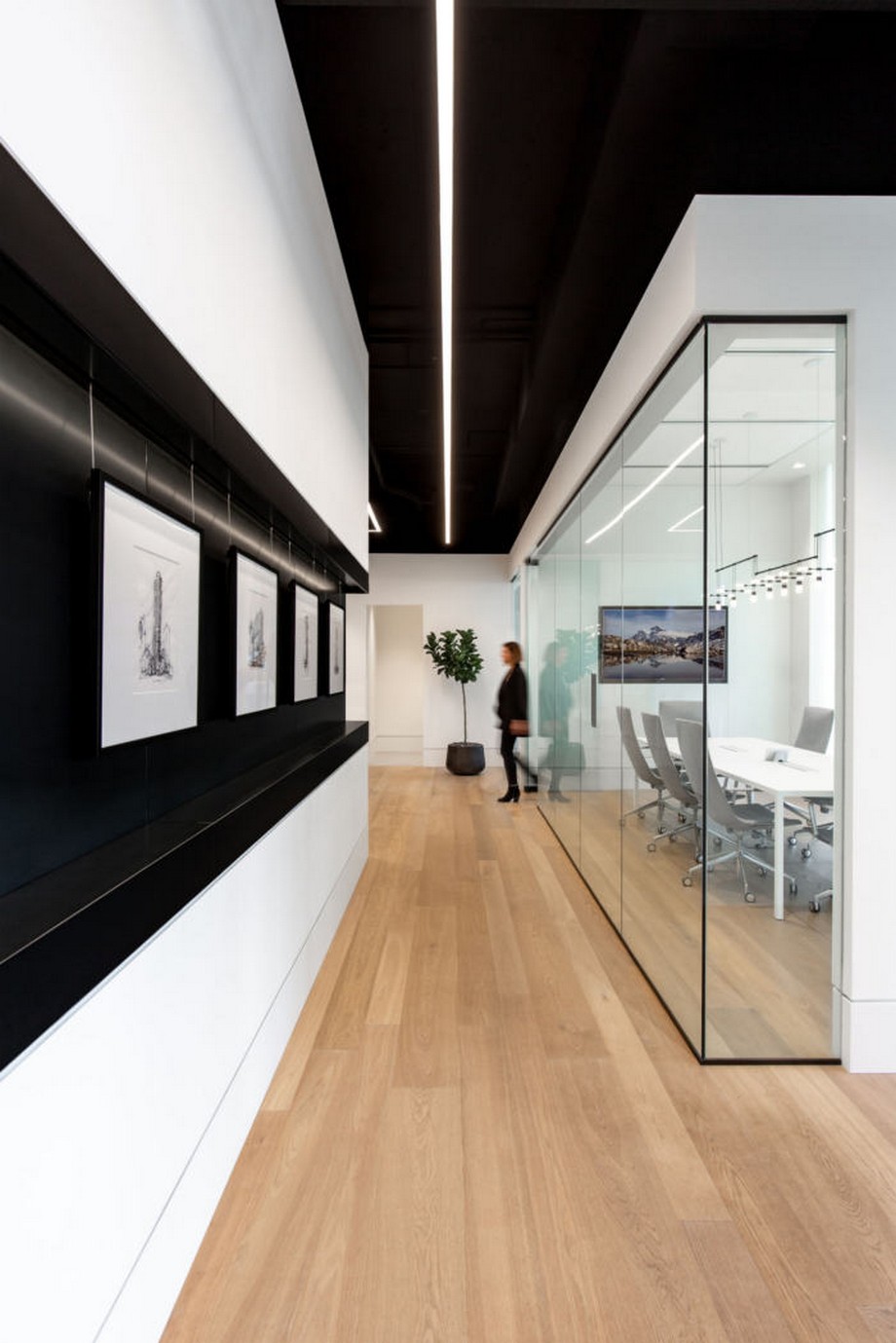 Dự án thiết kế văn phòng bất động sản hiện đại đẳng cấp > Thiết kế phòng họp nhóm riêng trong văn phòng