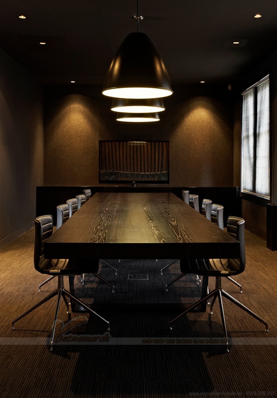 Tự thiết kế văn phòng 100m2 một cách dễ dàng > Tiết kế nội thất văn phòng 100m2 với không gian phòng họp sang trọng