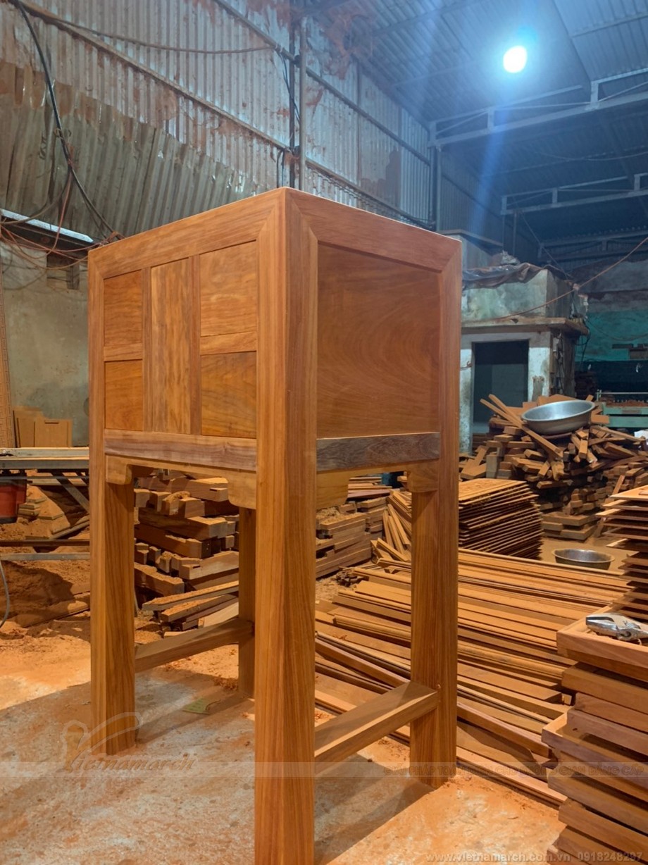 Đặt bàn thờ đứng gỗ hương theo thiết kế riêng độc đáo cho khách ở Ngô Gia Tự, Long Biên, Hà Nội > Mẫu bàn thờ đứng đẹp được thiết kế độc đáo cho khách tại Hà Nội