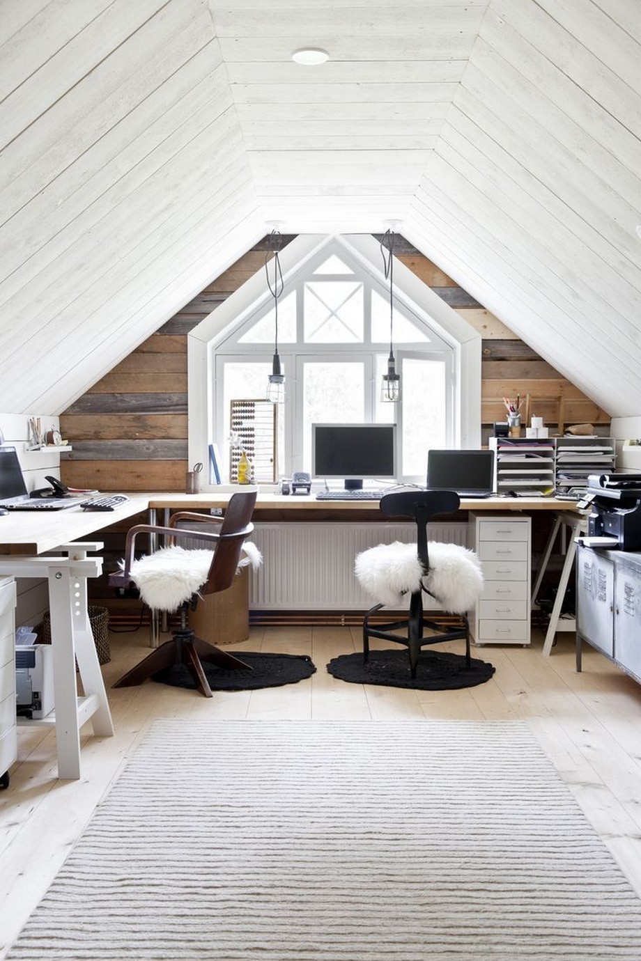 Ý tưởng thú vị không ngờ tới khi làm việc tại nhà: Biến gác xép thành văn phòng nhỏ cực xinh > Thiết kế văn phòng làm việc tại nhà đầy đủ 