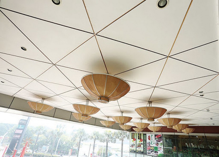 Ứng dụng vật liệu mới cho trần nhà: trần nhôm, trần gỗ, trần nhựa, trần xuyên sáng > Trần nhôm tam giác