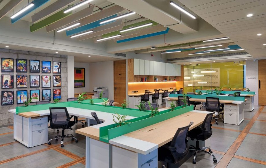 Mẫu thiết kế văn phòng RSVP đầy màu sắc, giống như một bộ phim hấp dẫn > Mẫu thiết kế văn phòng đẹp cho doanh nghiệp
