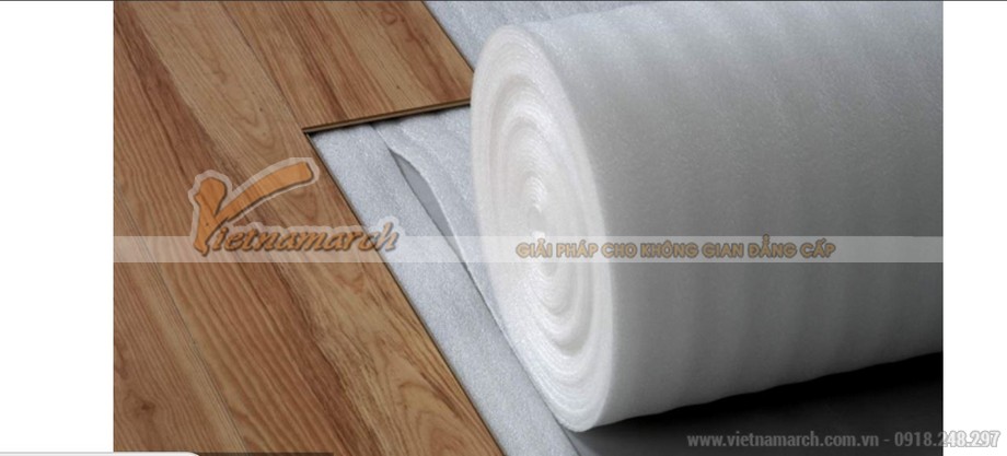 Hướng dẫn cách lát sàn gỗ công nghiệp chuẩn từ A đến Z > Trải lớp lót sàn trước khi lát sàn gỗ