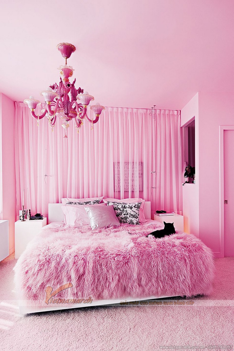 Mẫu sơn trần nhà với màu hồng neon