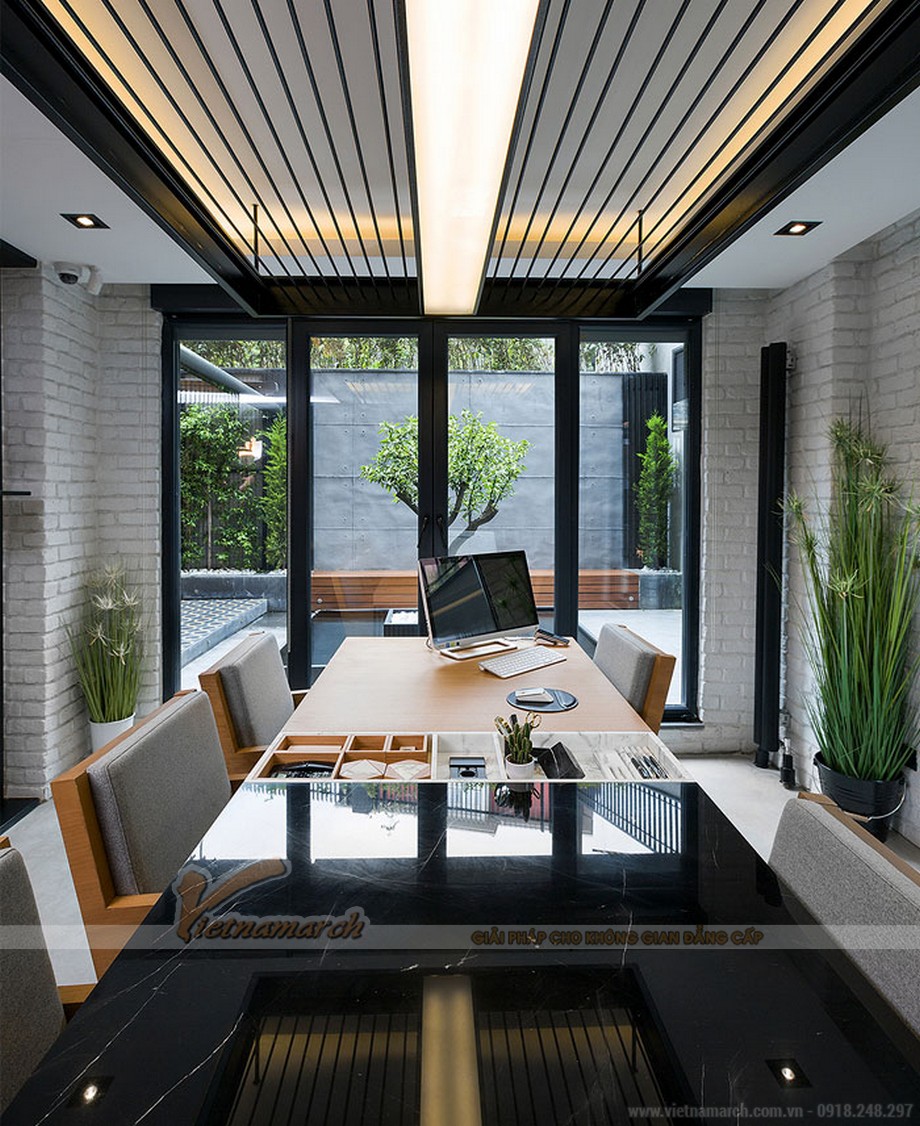 Mẫu thiết kế nội thất văn phòng cao cấp Tập đoàn EMRE GROUP với tông màu tương phản > Thiết kế phòng chủ tịch cao cấp hiện đại