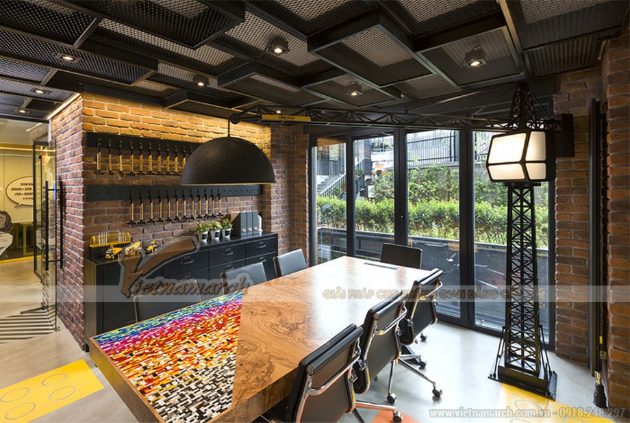 Mẫu thiết kế nội thất văn phòng cao cấp Tập đoàn EMRE GROUP với tông màu tương phản > Phòng họp vui nhộn và hiện đại