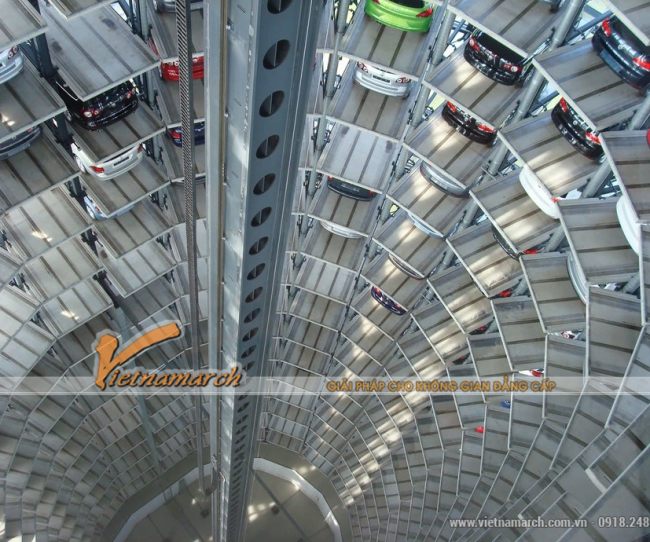 Bãi đỗ xe thông minh trong công viên Autostadt dạng tháp hình trụ cao 20 tầng
