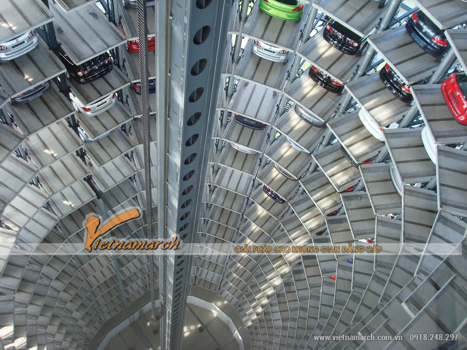 Bãi đỗ xe thông minh trong công viên Autostadt dạng tháp hình trụ cao 20 tầng