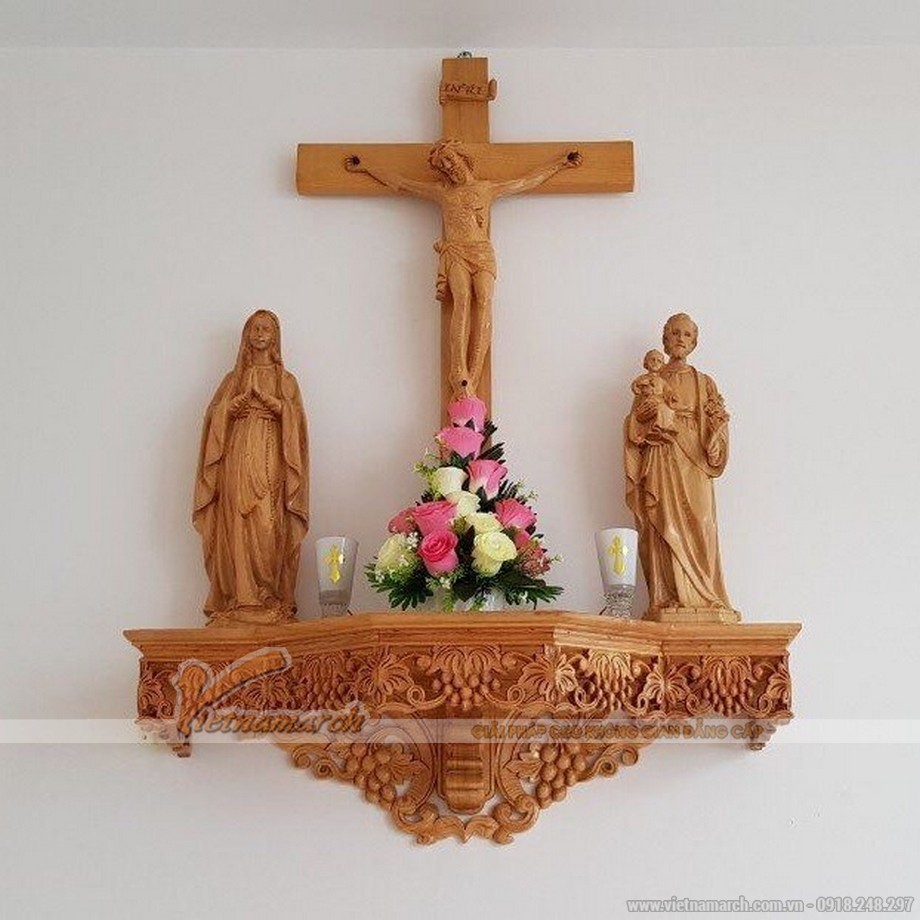 Bộ sưu tập Mẫu bàn thờ Công giáo đơn giản nhưng vô cùng tinh tế > Mẫu bàn thờ thiên chúa đẹp