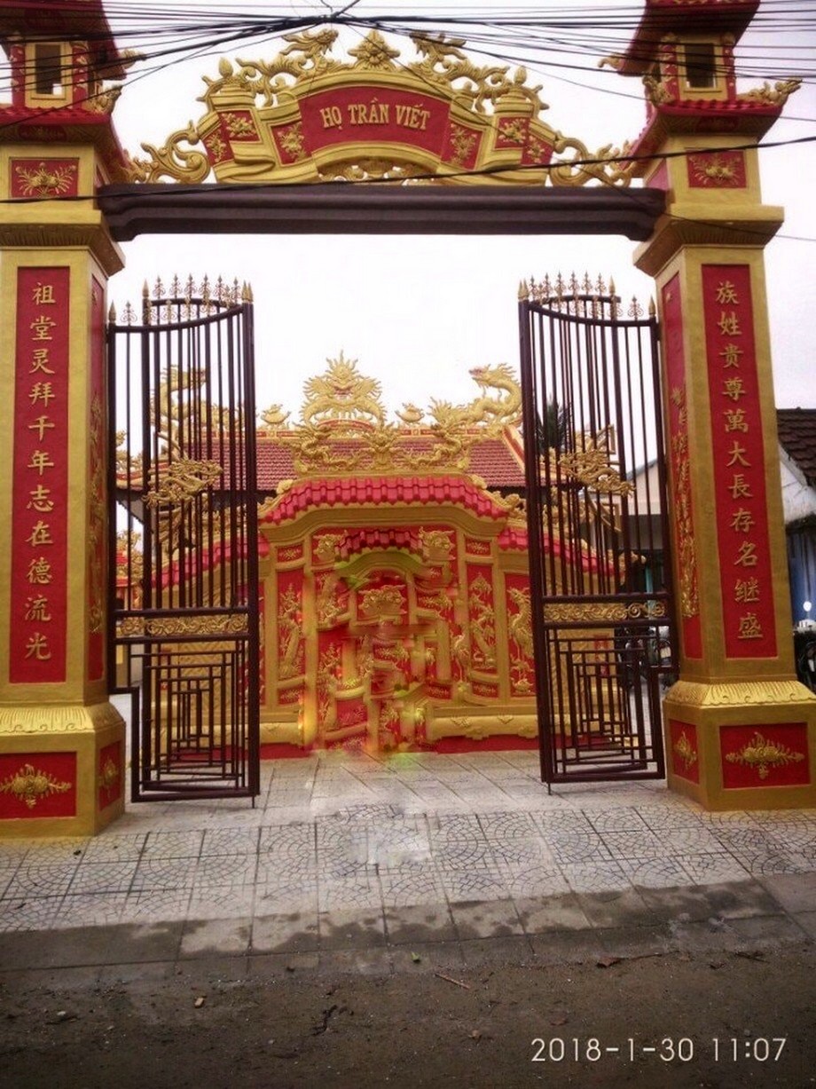 Cổng từ đường họ Trần tại Huế