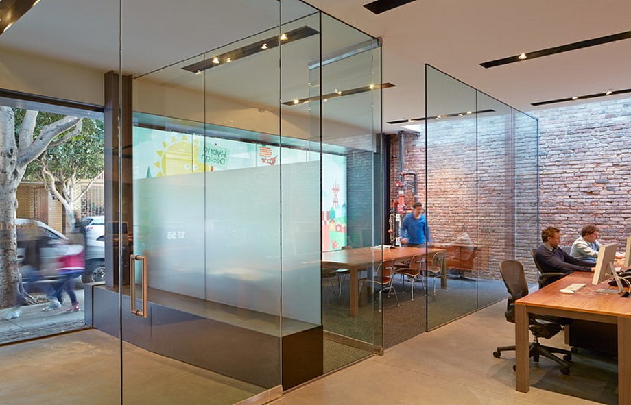 Cải tạo tòa nhà 1 tầng thành văn phòng 2 tầng thiết kế đồ họa độc đáo > khu vực làm việc riêng tư- có thể tạo thành phòng họp nhóm mỗi khi cần thiết