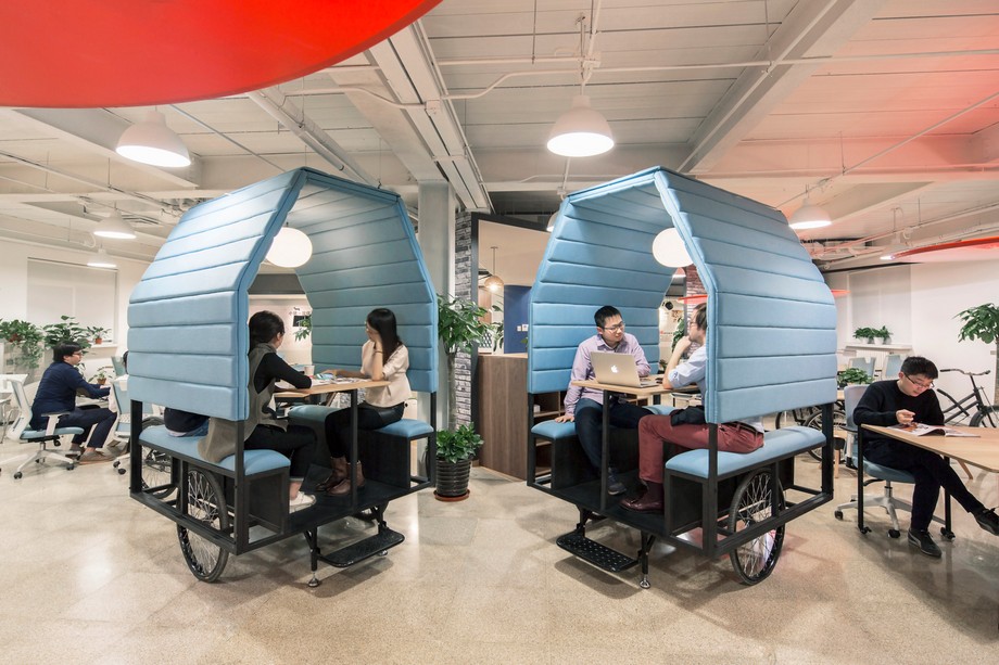 Thiết kế văn phòng ngôi nhà xe ba bánh với xu hướng không gian động thịnh hành 2023 > Thiết kế khu vực làm việc riêng tư trong văn phòng
