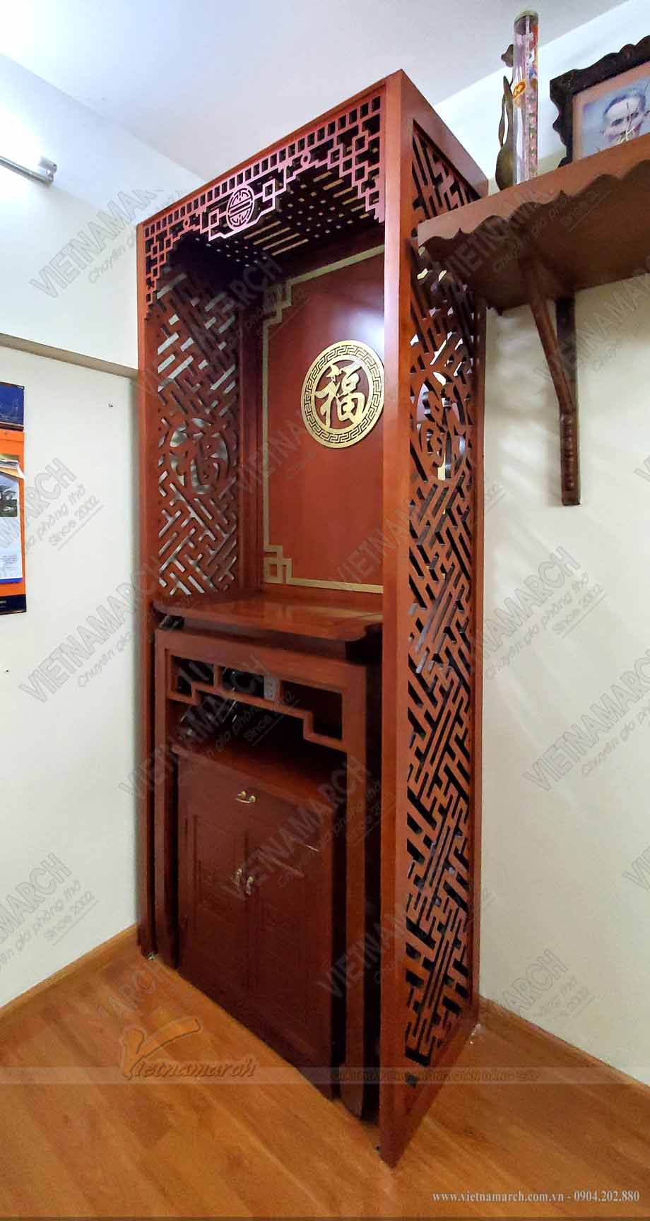 Lắp đặt bàn thờ gia tiên hiện đại BTD 05 gỗ gõ kèm vách ngăn tại Văn Quán > Vách ngăn phòng thờ kín đáo sang trọng