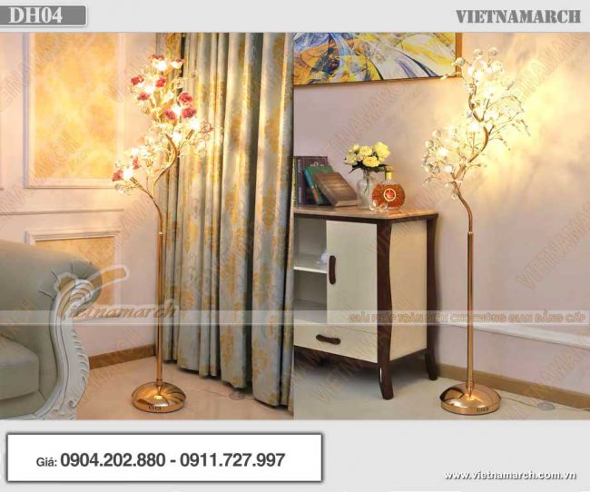 Đèn cây đứng hình hoa ấn tượng trang trí phòng khách tại Nguyễn Xiển Hà Nội